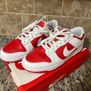 Nike Dunk Low Retro color Red size 9